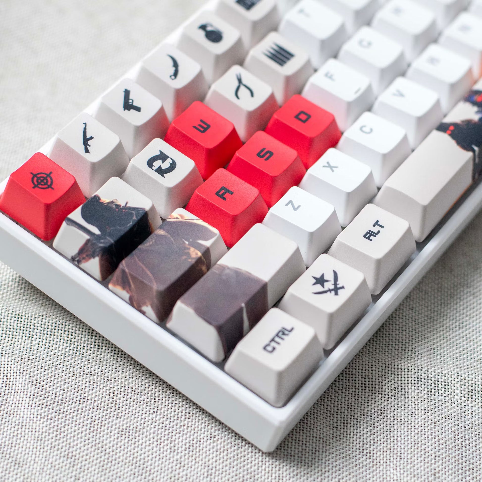 Custom CS2-Inspired Keycaps – Pro Gamer Edition (14 / 29 / Full Set)